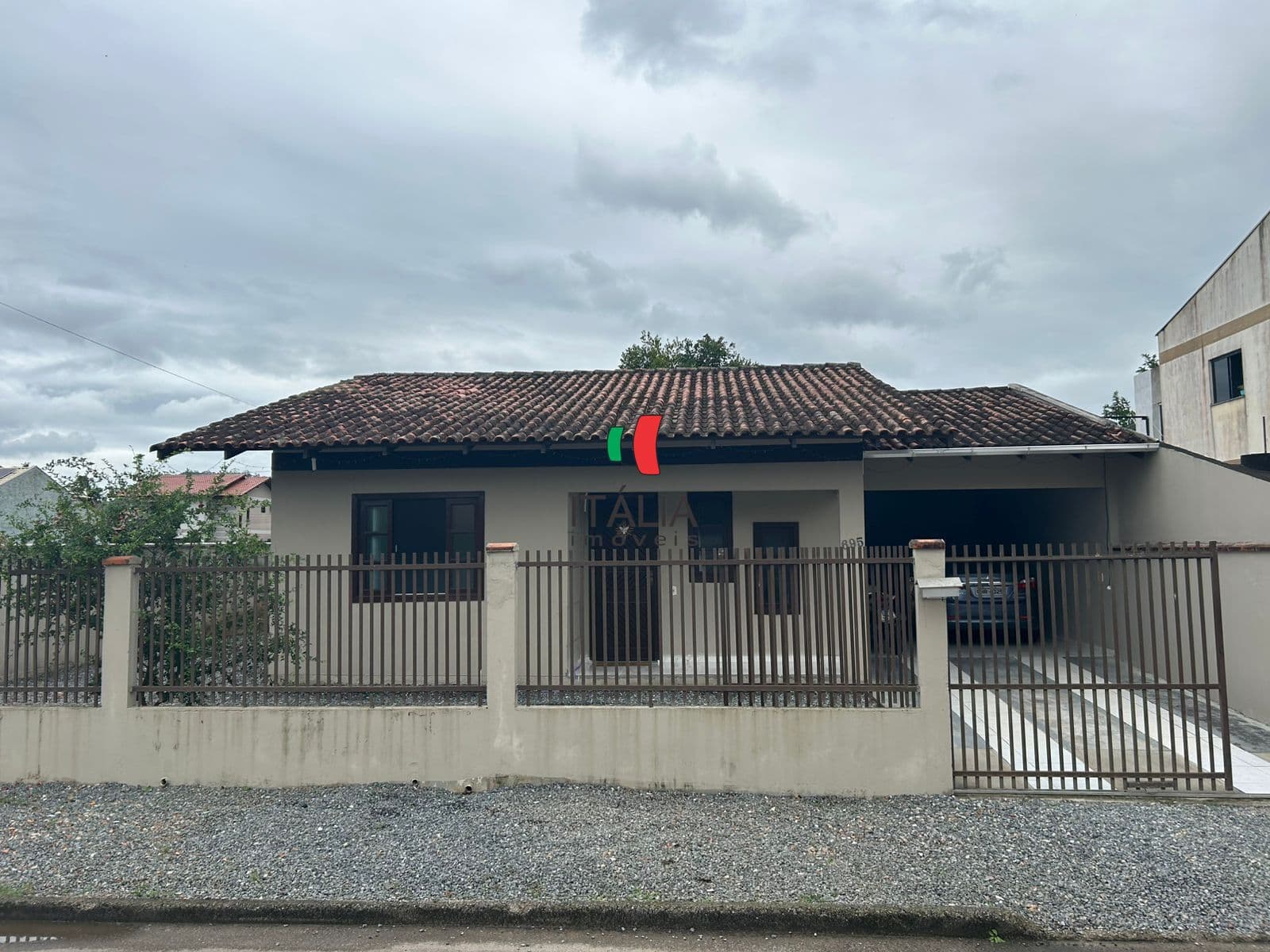 Casa á VENDA no Loteamento EMA II - 3 Dormitórios e 2 Banheiros