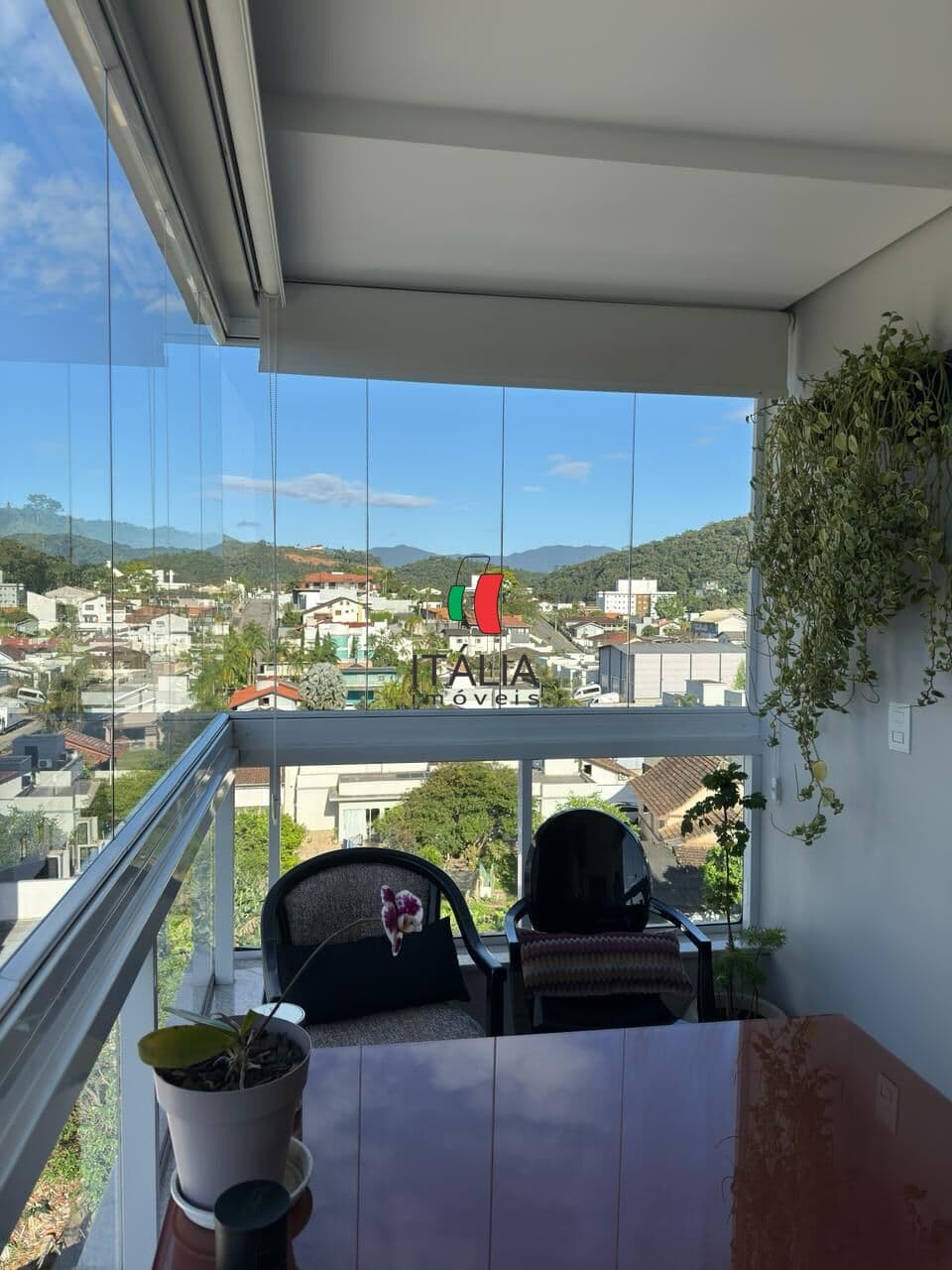 APARTAMENTO FINAMENTE MOBILIADO NO GUARANI