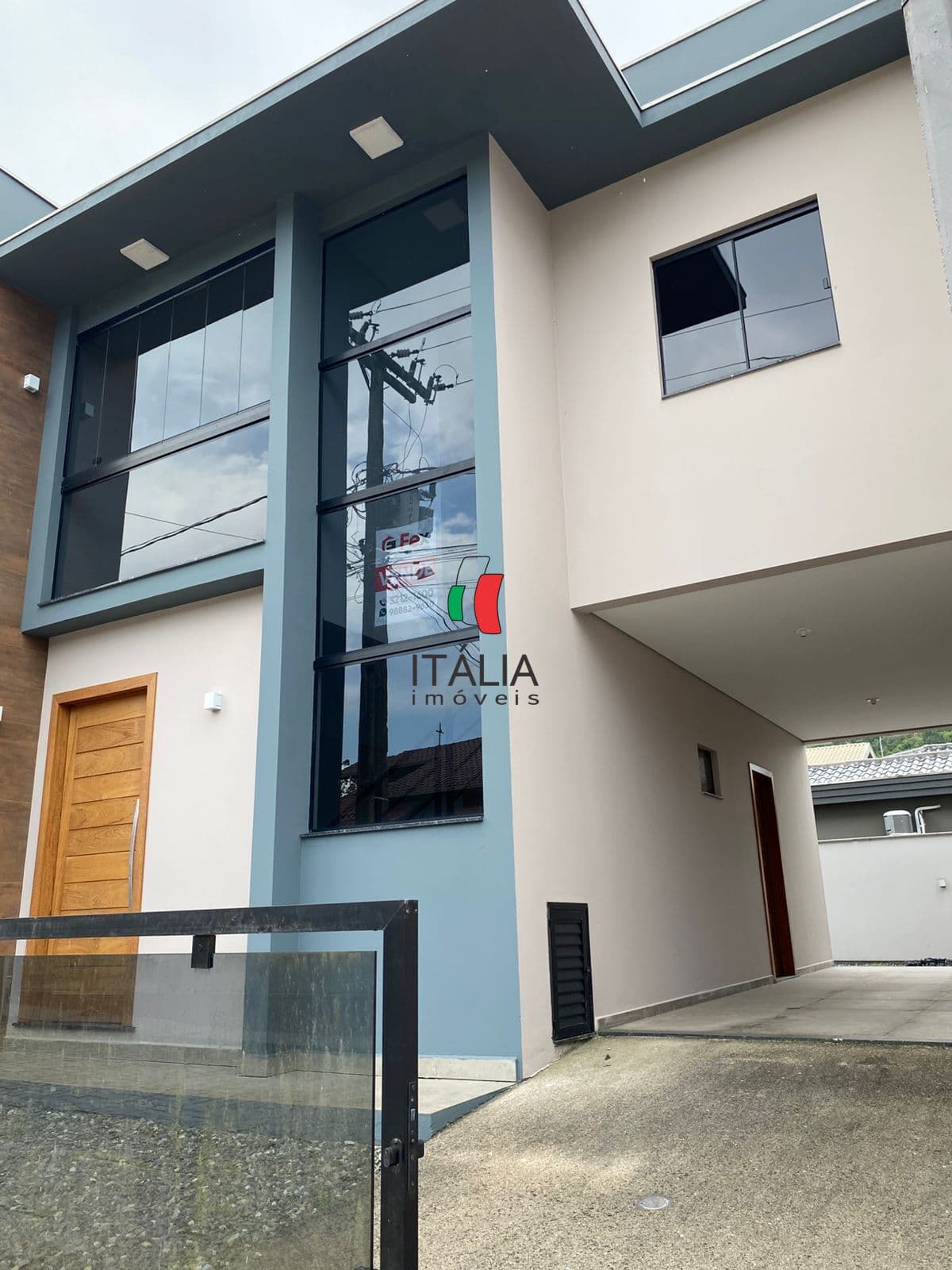 Casa com 3 Dormitórios , sendo 1 suíte em bairro com ótima localização