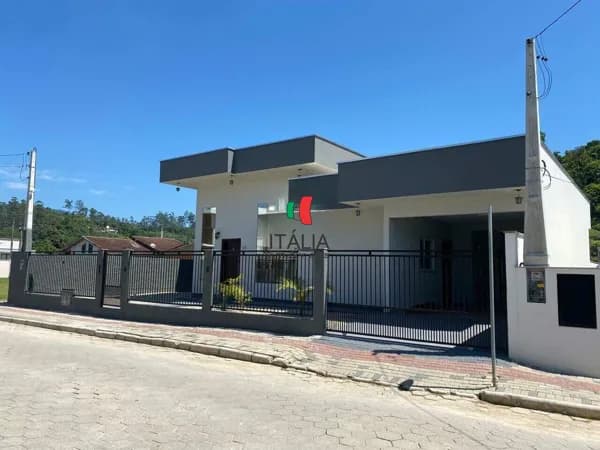 LINDA CASA COM 3 QUARTOS SENDO UMA SUÍTE GUABIRUPE