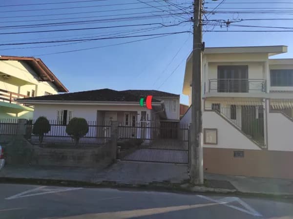 EXCELENTE CASA COM 3 QUARTOS SENDO UMA SUITE BAIRRO SANTA TEREZENA