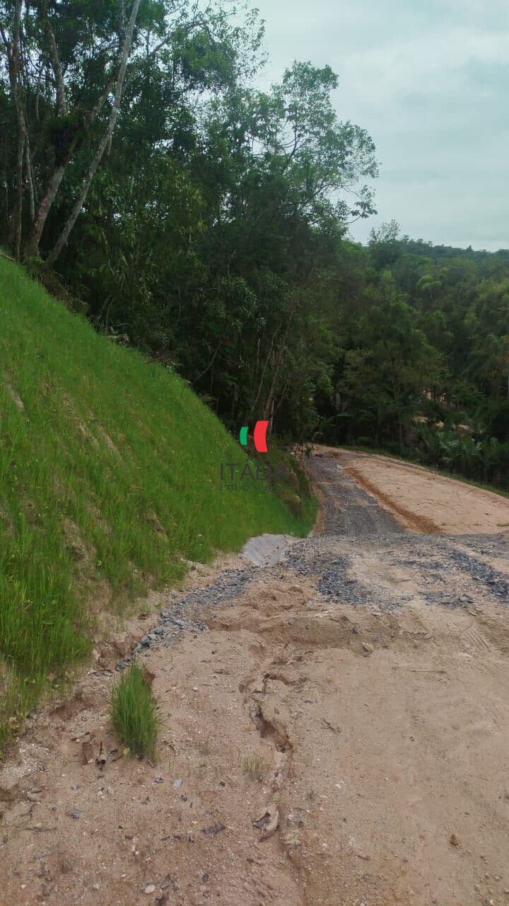 Terreno à venda com 20.880 m² em meio à natureza