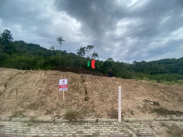 LINDO LOTE DE 390M² A 2KM DO CENTRO DE GUABIRUBA