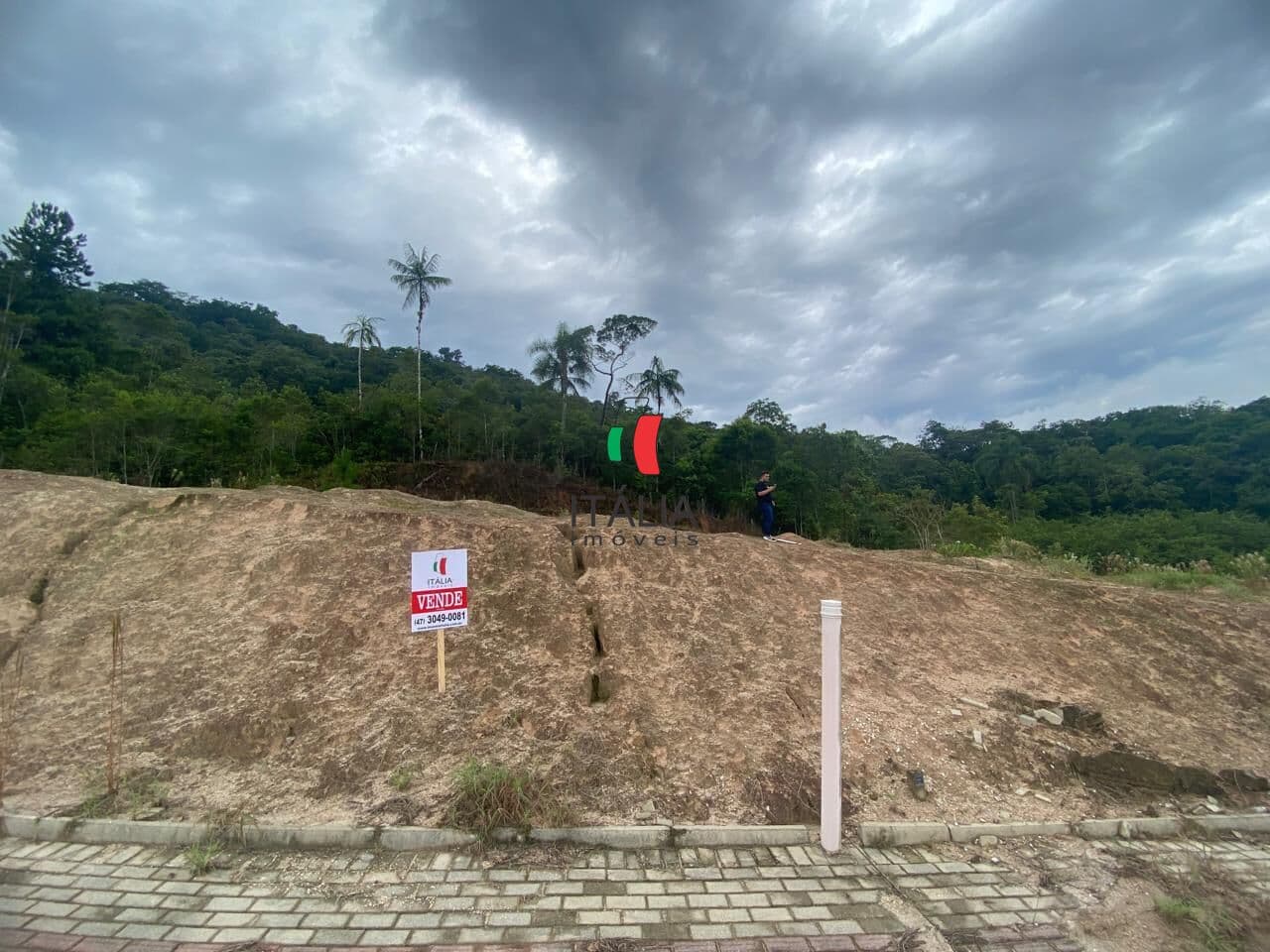 LINDO LOTE DE 390M² A 2KM DO CENTRO DE GUABIRUBA