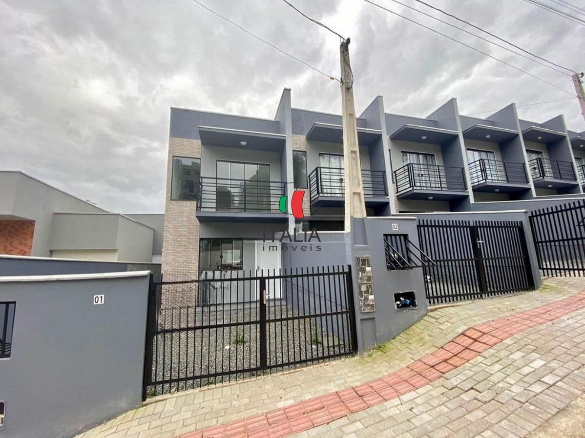 Casa em Águas Claras, Brusque, com 2 quartos, sala e cozinha integradas, espaço de lazer nos fundos e excelente localização a 5km do centro.