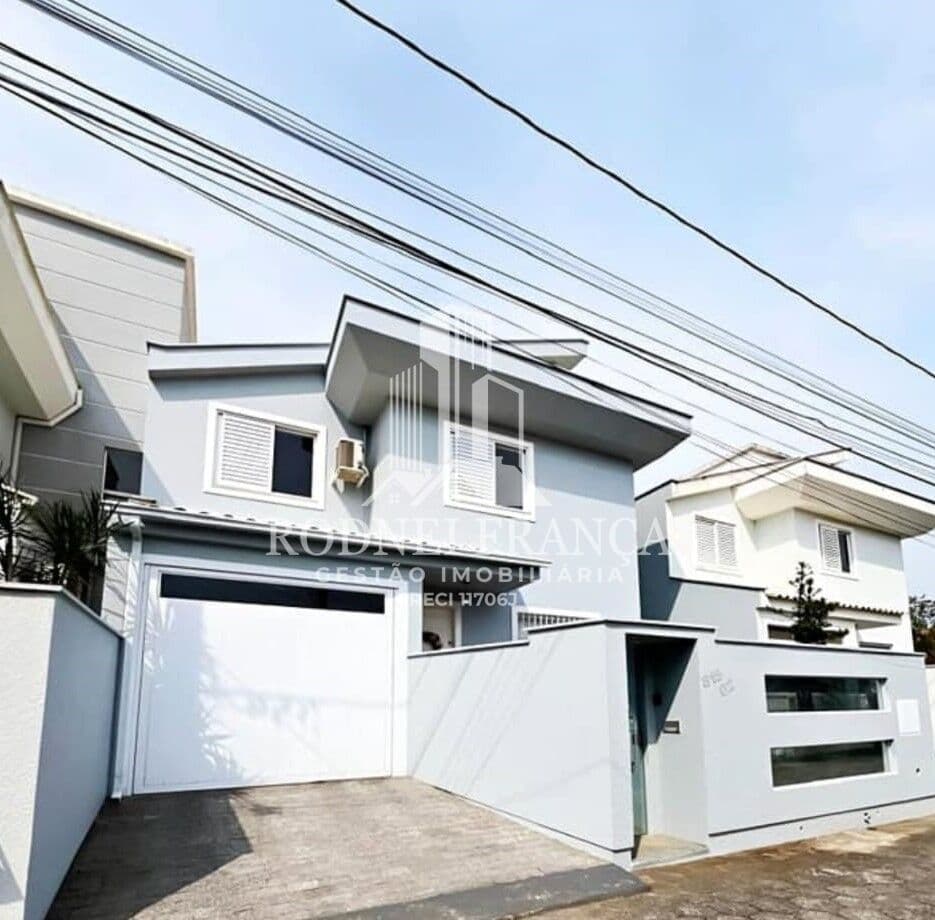 Casa no centro pronta para morar