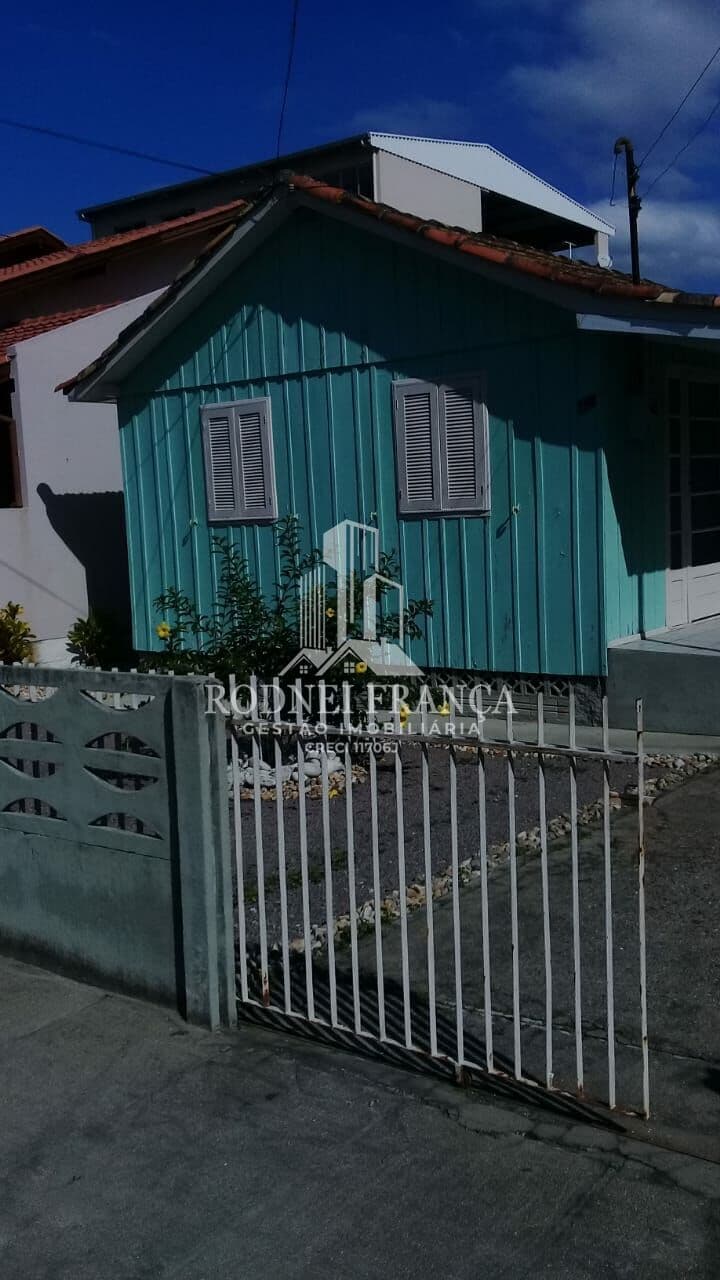 CASA DE MADEIRA NO BAIRRO OFICINAS