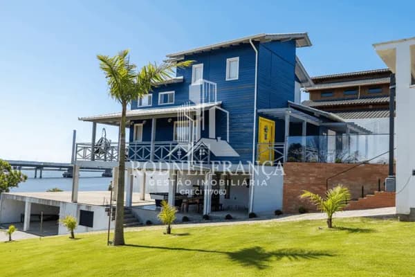 Casa à Venda em Laguna com vista para o mar