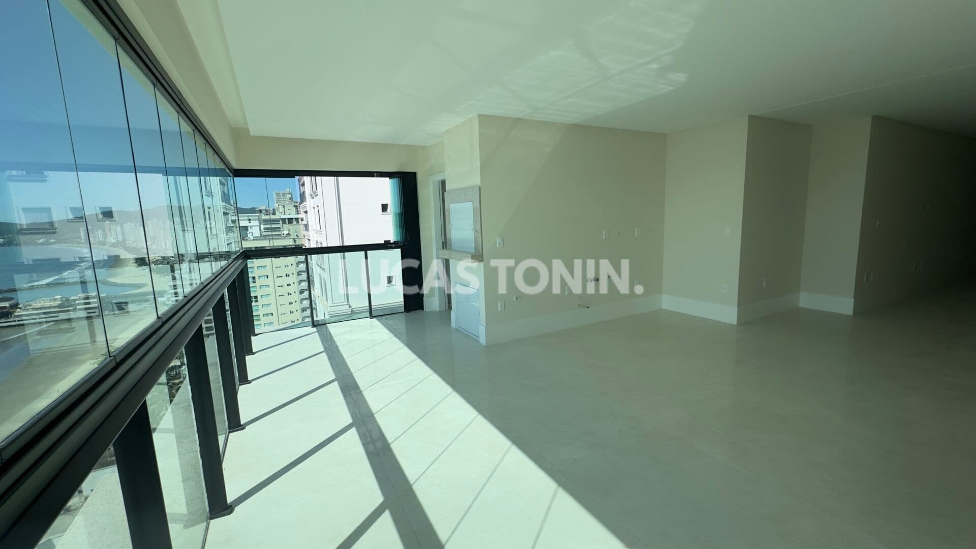 Apartamento Luxo CNA Cartier 4 Suítes 3 Vagas 180m² privativos Frente Meia Praia Itapema