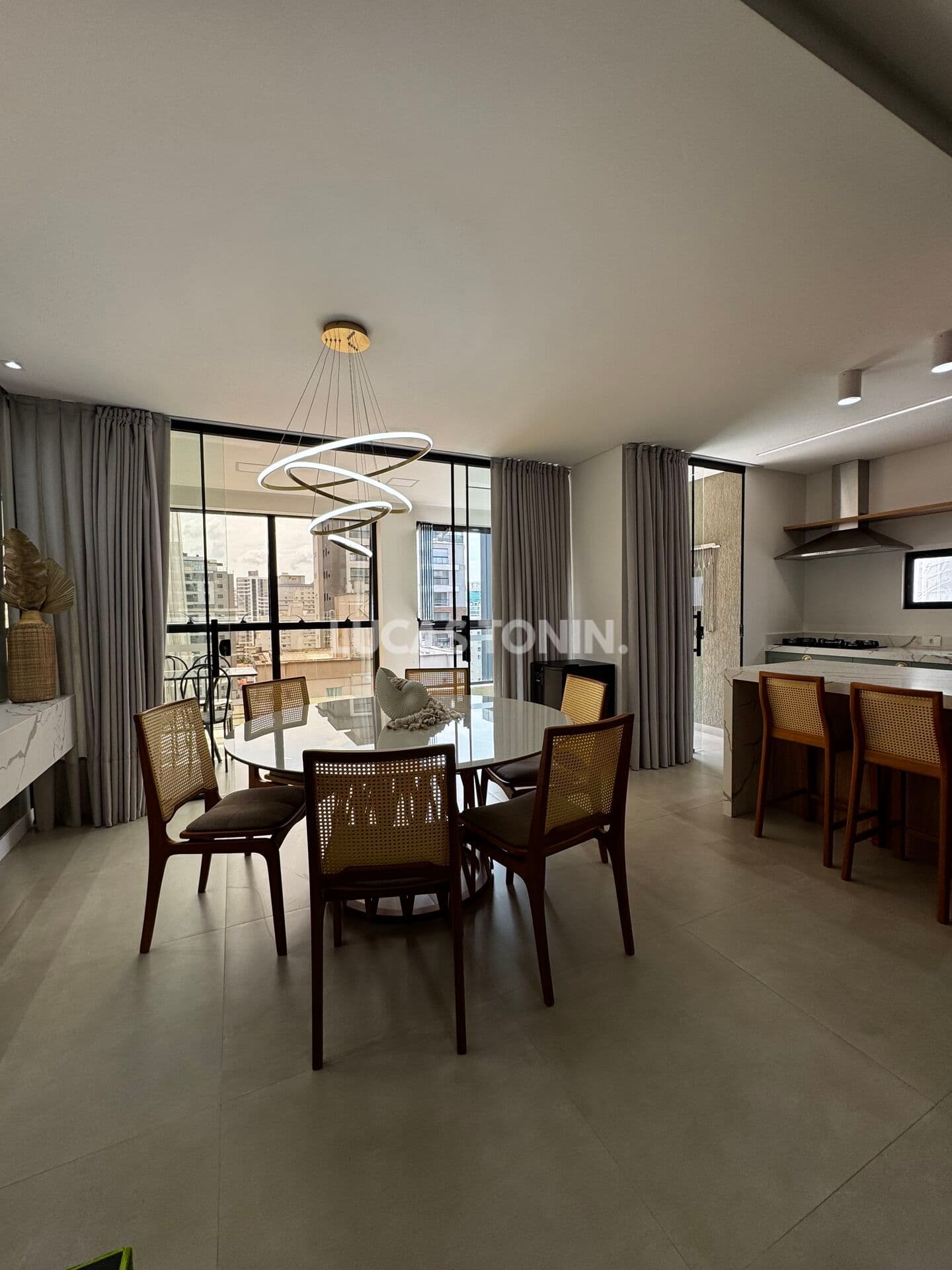 Apartamento Mobiliado 3 Suítes e 2 Vagas Residencial Porto Vitória Próximo Mar Meia Praia Itapema