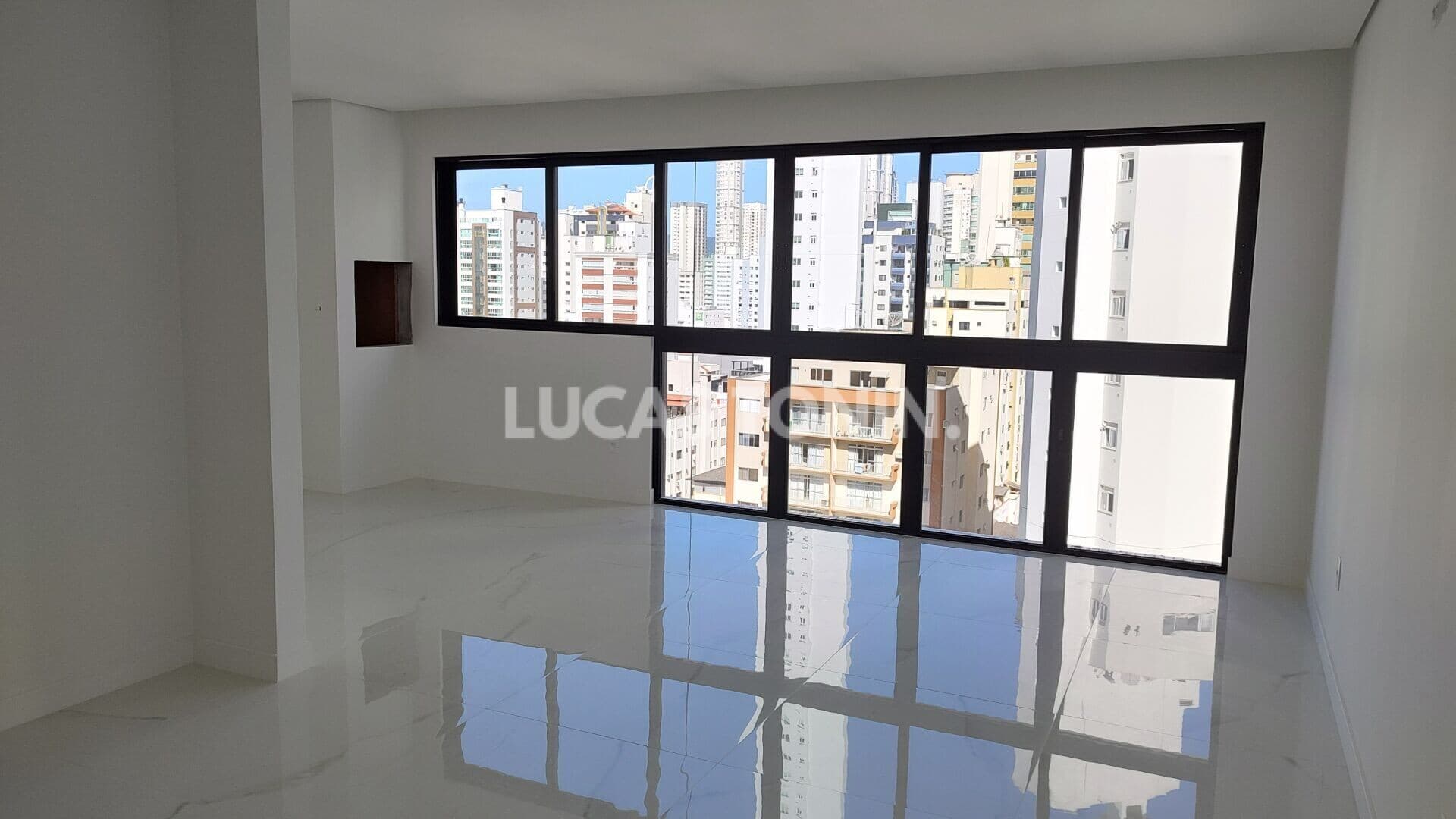 Apartamento Dresden Centro com 3 Suítes 2 Vagas Balneário Camboriú
