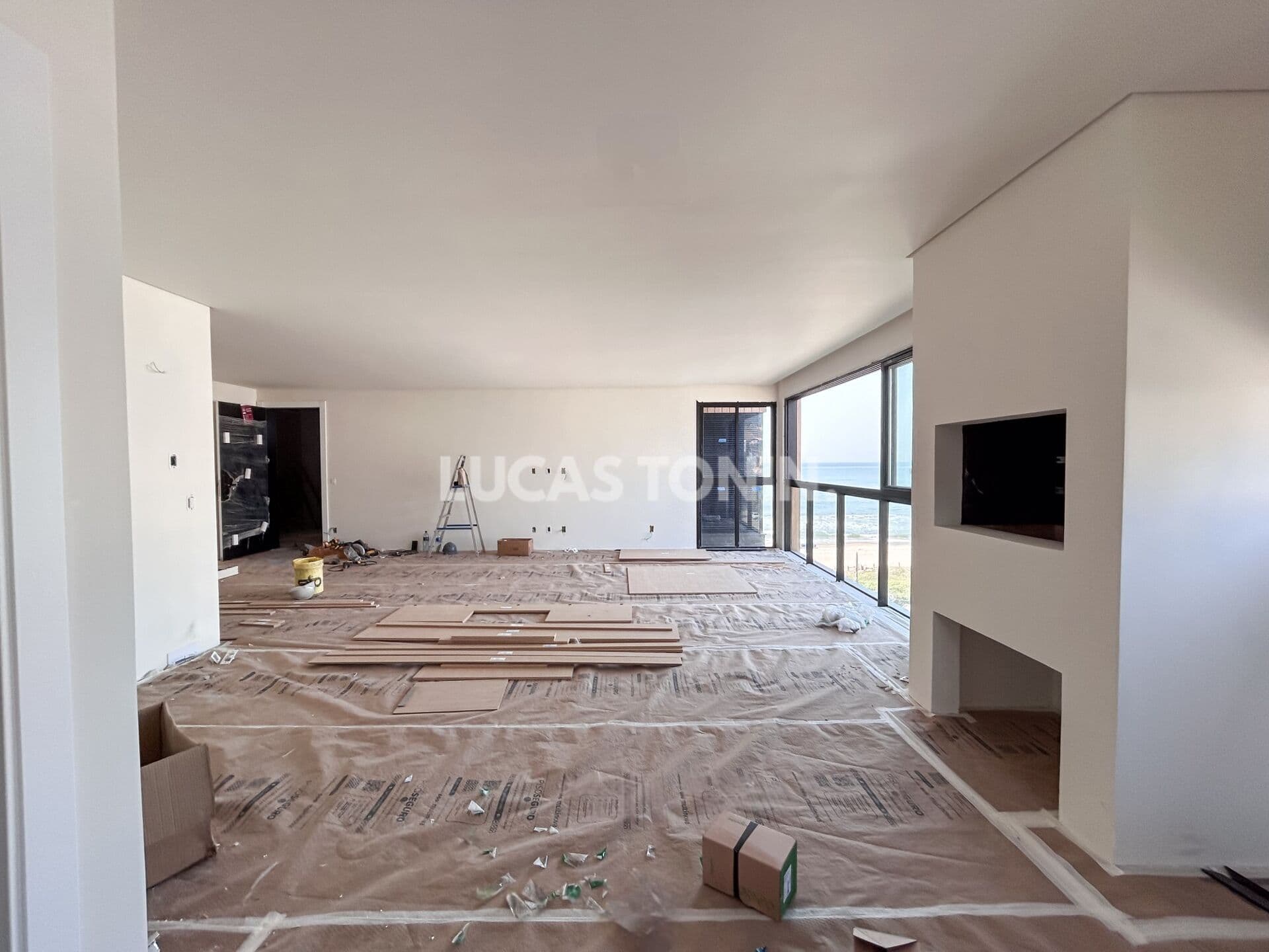 Apartamento Frente mar na Praia Brava Sunrise com 3 Suítes 2 Vagas Itajaí