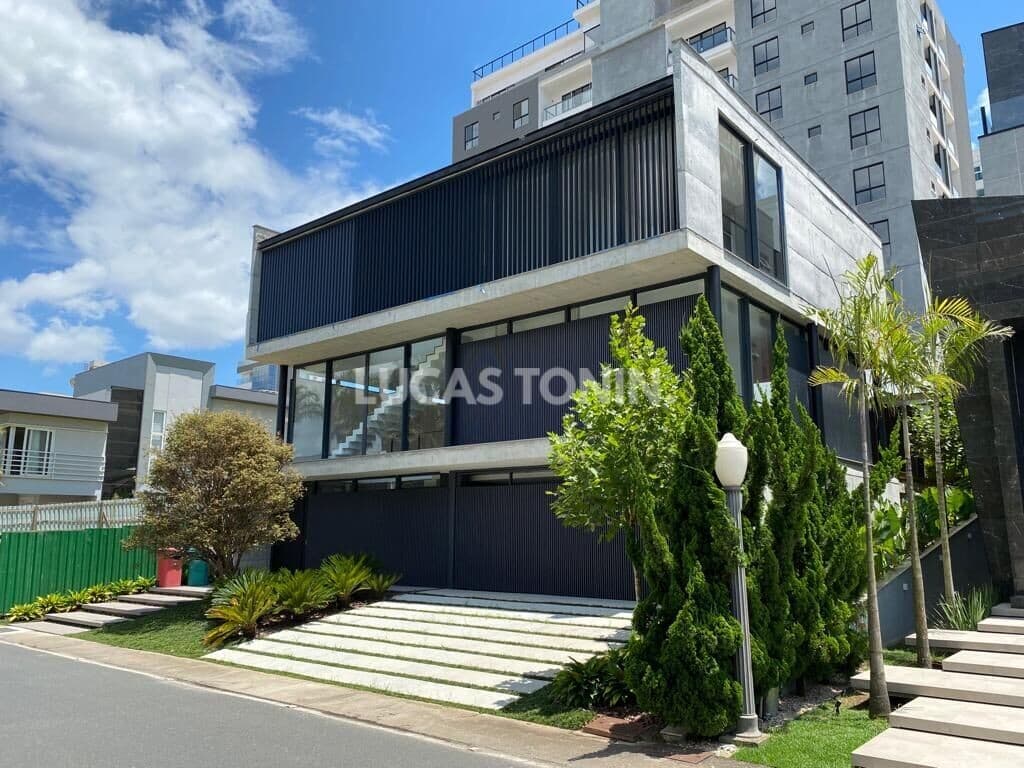 Residência Porto Riviera Praia Brava com 4 Suítes 4 Vagas e finamente mobiliada e decorada