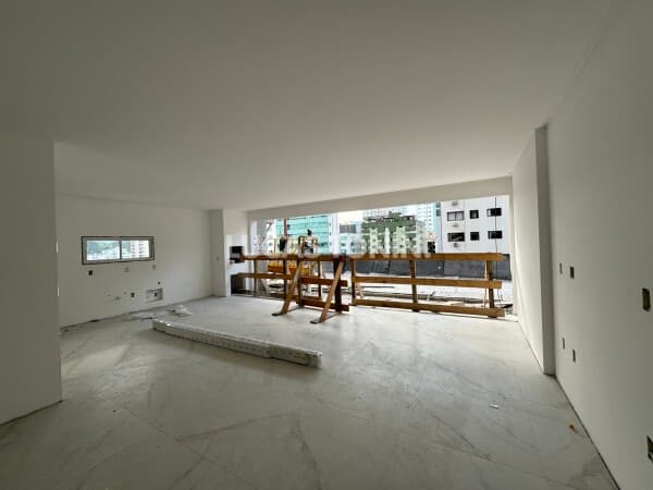 Apartamento Timeless Centro com 4 Suítes 3 Vagas Living Ampliado e Vista Sensacional