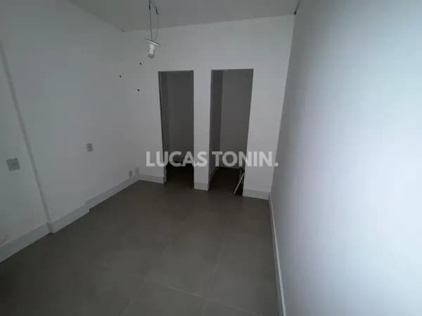 Sala Comercial Térrea ideal para Dentista com 2 Banheiros Sala de Expurgo Centro de Balneário Camboriú