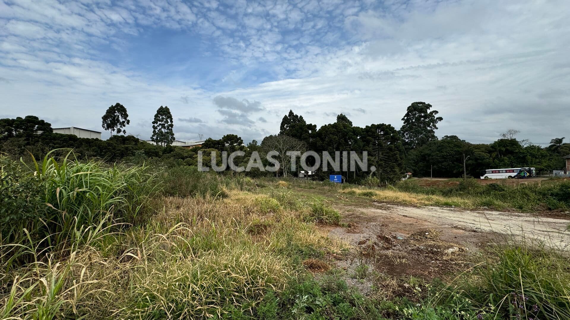 Lote com mais de 3 mil metros quadrados ideal para prédio edifício Araucária Aceita Permuta