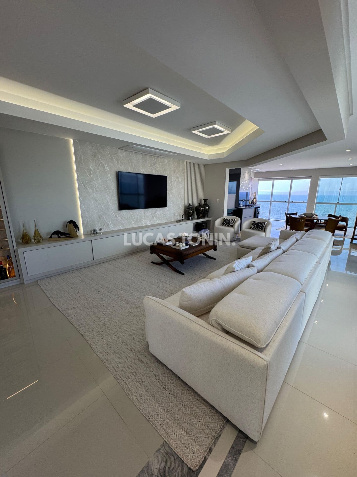 Apartamento Mobiliado 4 Suítes e 2 Vagas Ocean Tower Quadra Mar Meia Praia Itapema