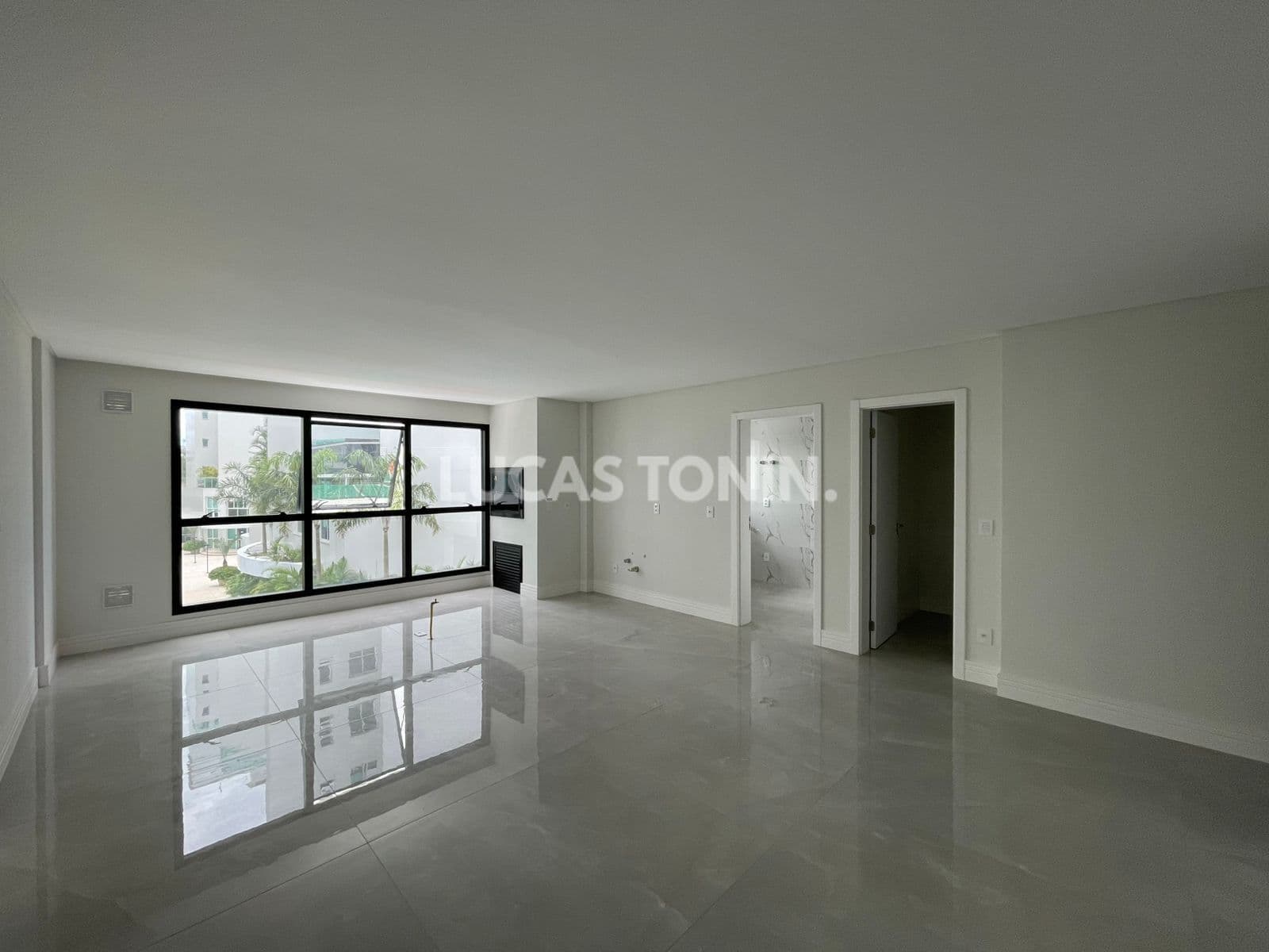 Apartamento 2 Suítes e 2 Vagas Quadra Mar Praia Brava