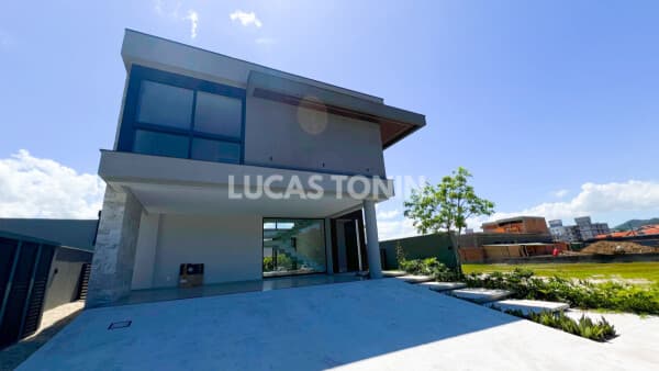 Sobrado Duplex Caledônia Private Camboriú 4 Suítes 4 Vagas 370m² Moderno e Exclusivo