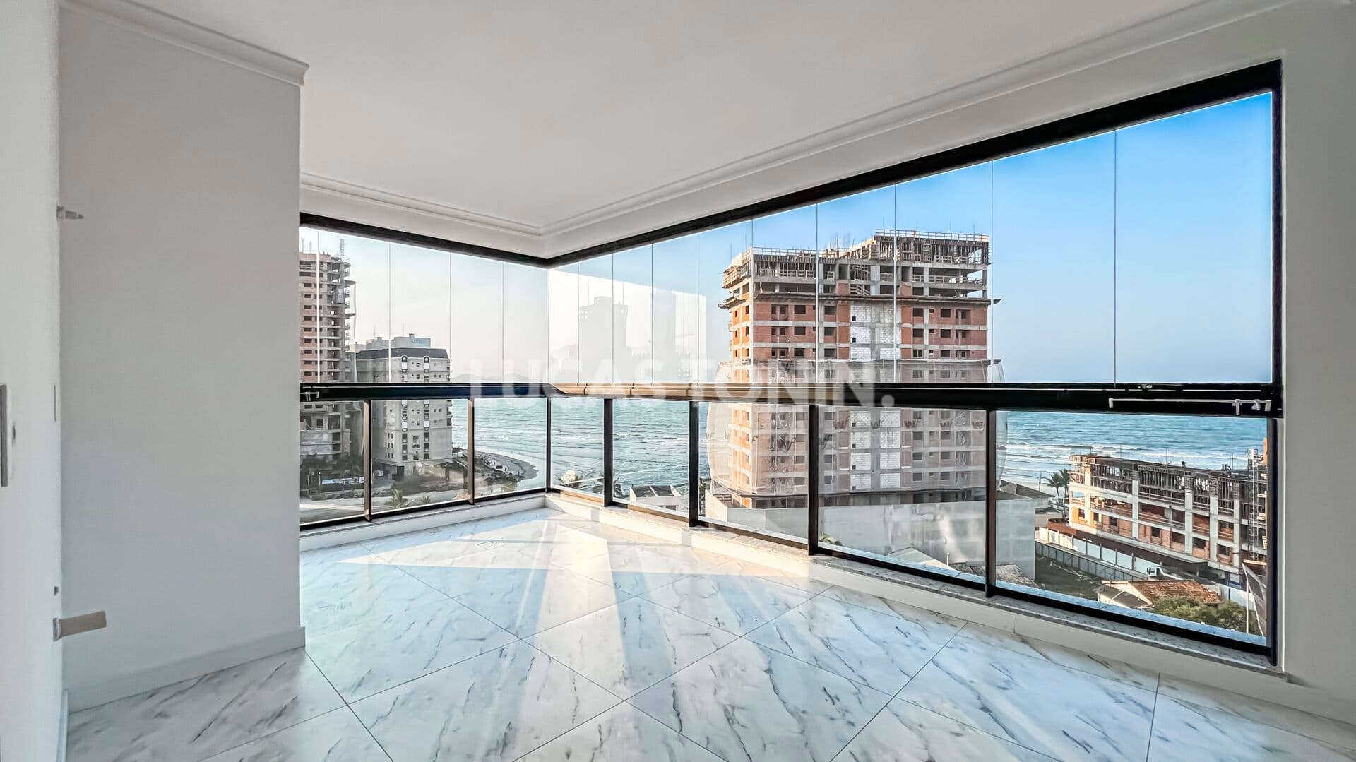 Apartamento 3 Suítes e 2 Vagas Monte Hermon Quadra Mar Porto Belo