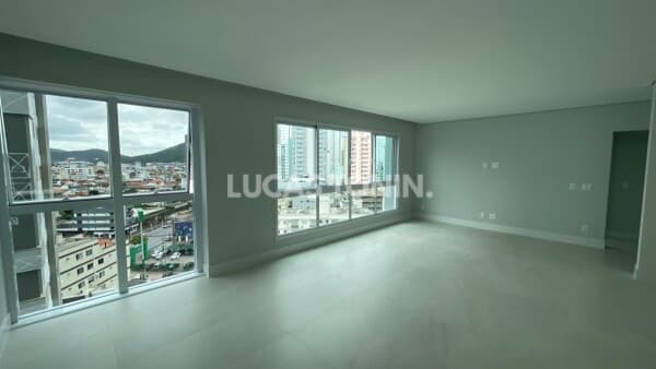 Apartamento 132m2 no Solar di Capri 4 Suítes e 2 Vagas Novo Oportunidade
