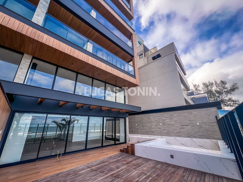 Apartamento Garden Diferenciado com Piscina no Sunrise Praia Brava com 4 Suítes 3 Vagas Itajaí