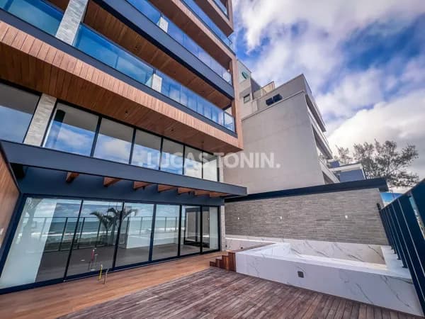 Apartamento Garden Diferenciado com Piscina no Sunrise Praia Brava com 4 Suítes 3 Vagas Itajaí