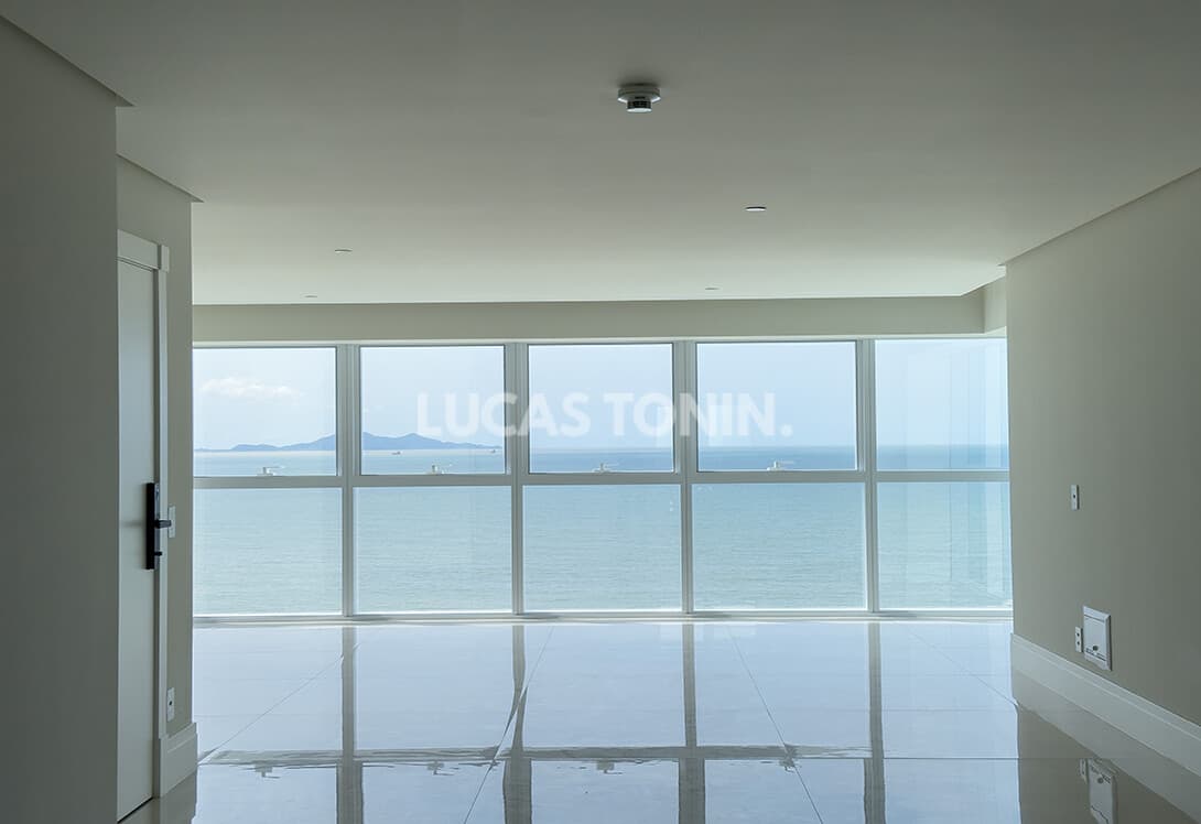 Apartamento Frente Mar pé na areia One Tower 4 Suítes 4 Vagas Barra Sul