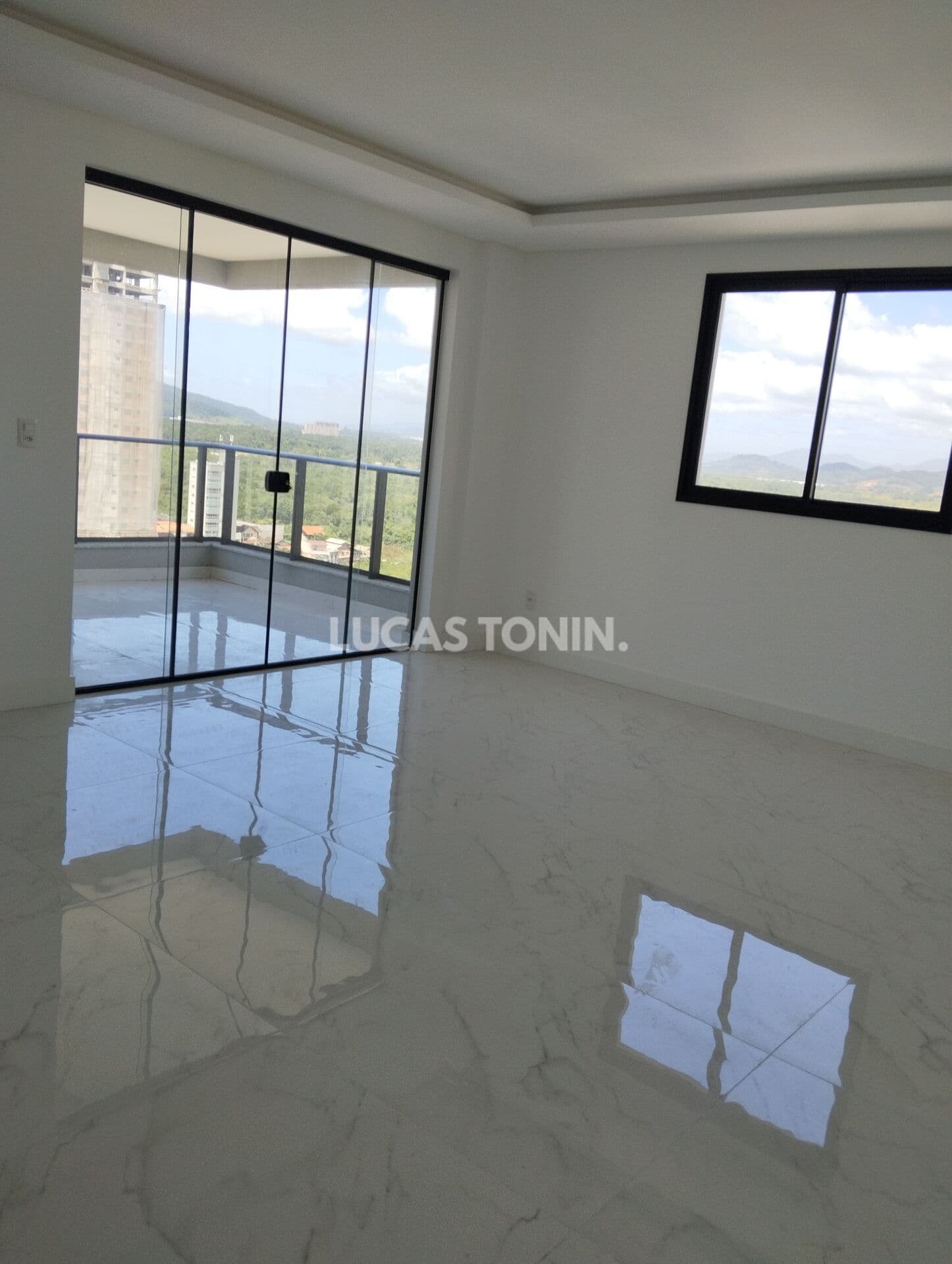 Apartamento 2 Suítes e 1 Vaga Edifício Veneza Próximo Mar Meia Praia Itapema