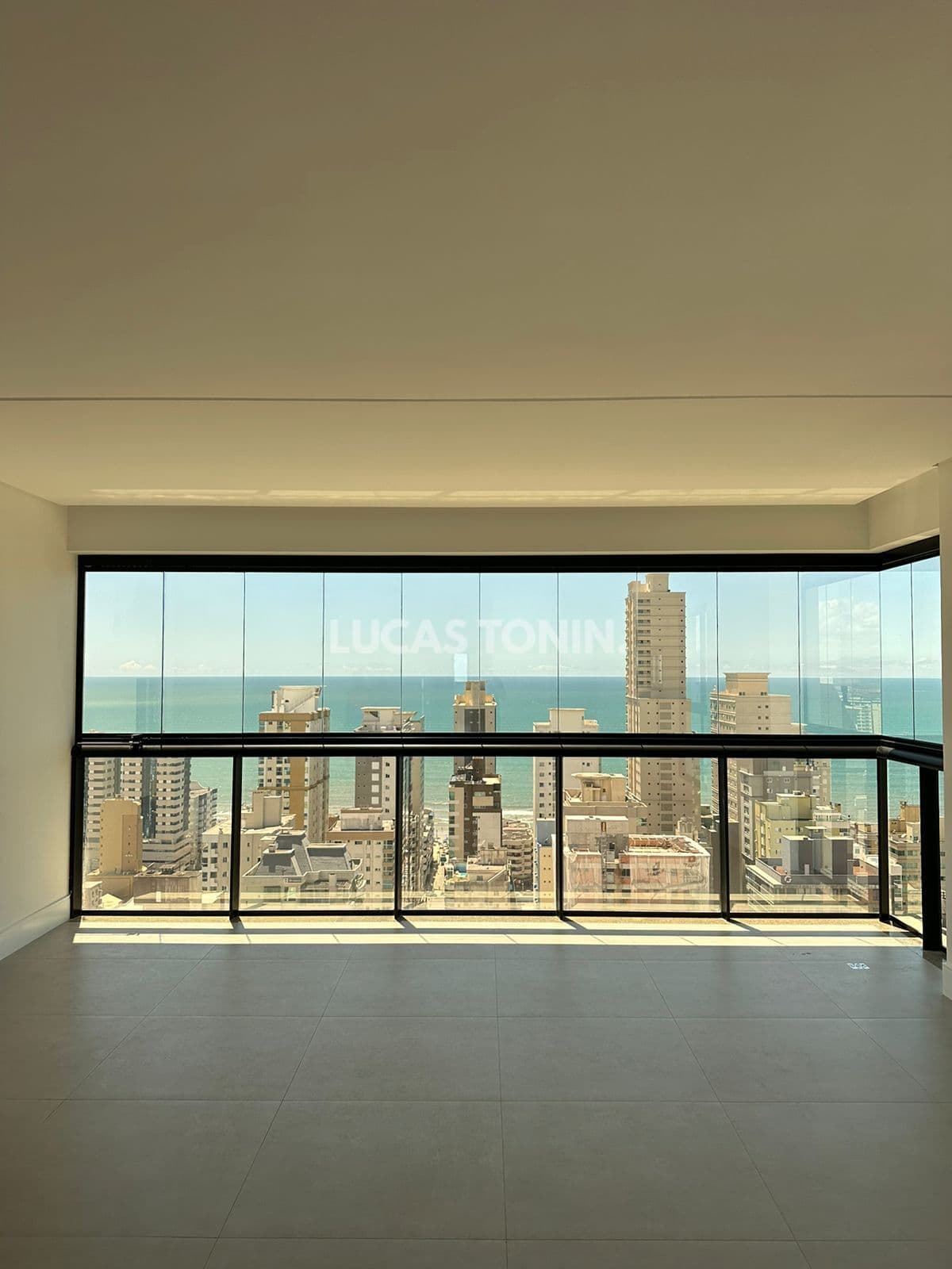 Apartamento 3 Suítes e 3 Vagas Dom Benedito Vista Mar Meia Praia Itapema