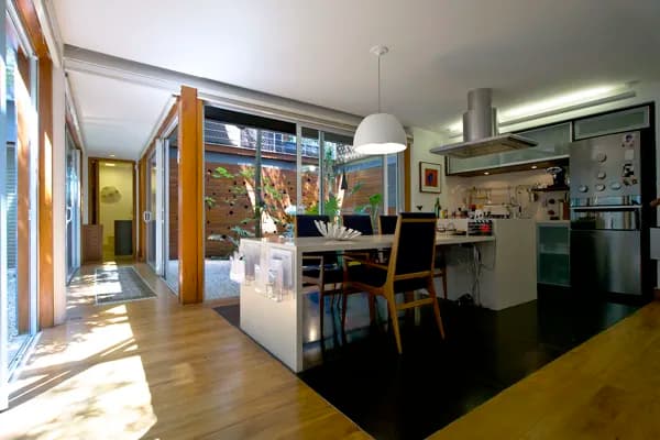 Residência na Vila Nova Conceição Assinada com 3 Suítes 2 Vagas Finamente Decorada e Mobiliada