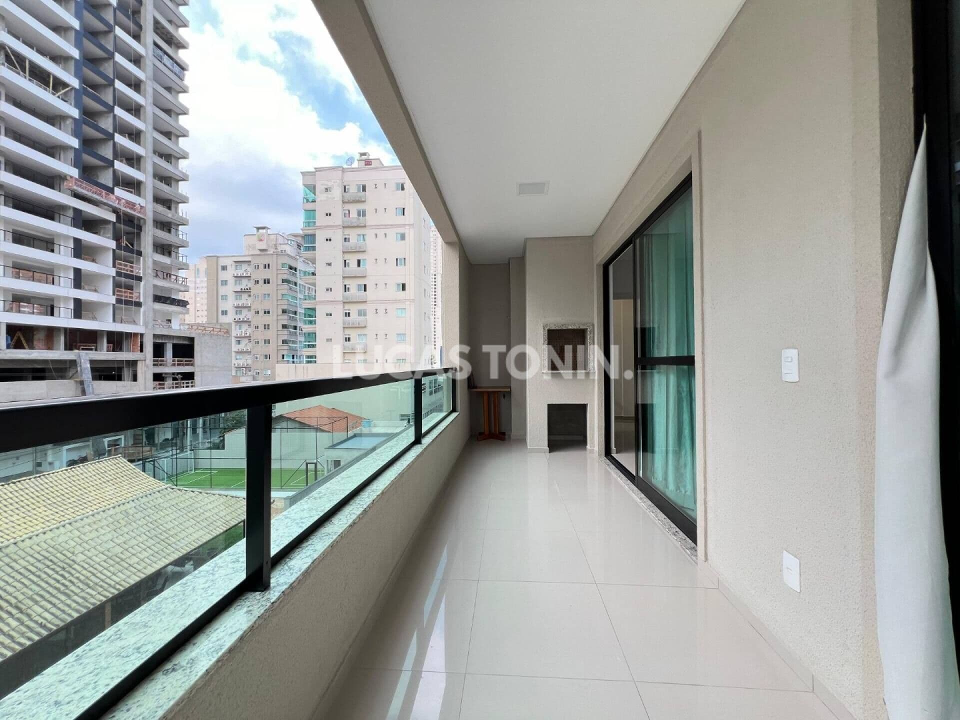 Apartamento Mobiliado 2 Suítes e 1 Vaga Meia Praia Próximo Mar Itapema