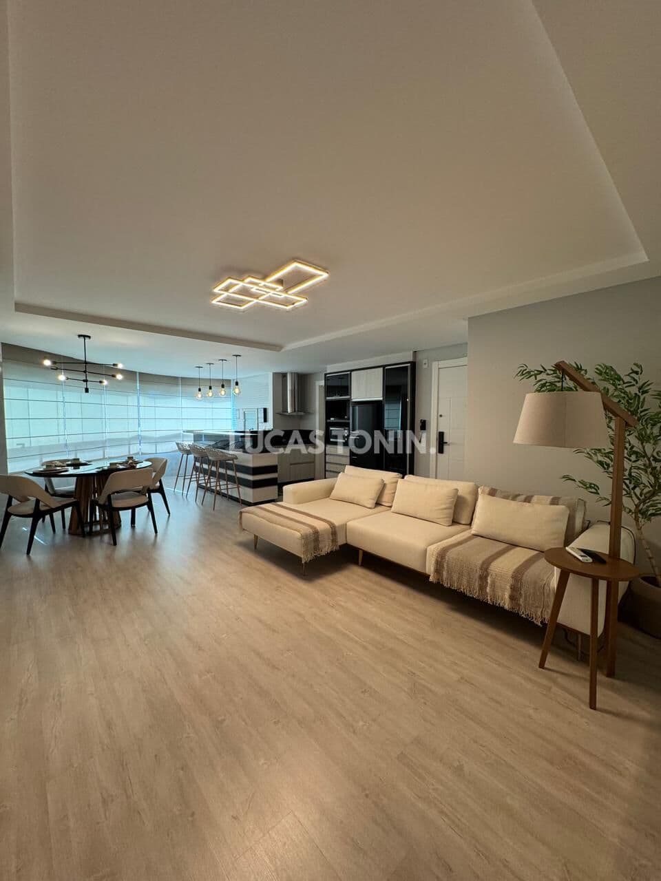 Apartamento Mobiliado 2 Suíte e 2 Vagas Porto Luna Próximo Mar Balneário Camboriú