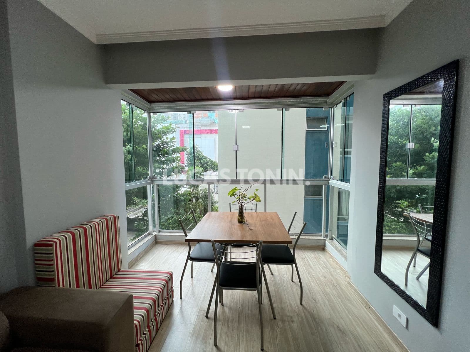 Apartamento Mobiliado 1 Quarto Sendo 1 Suíte Albany Frente Mar Balneário Camboriú