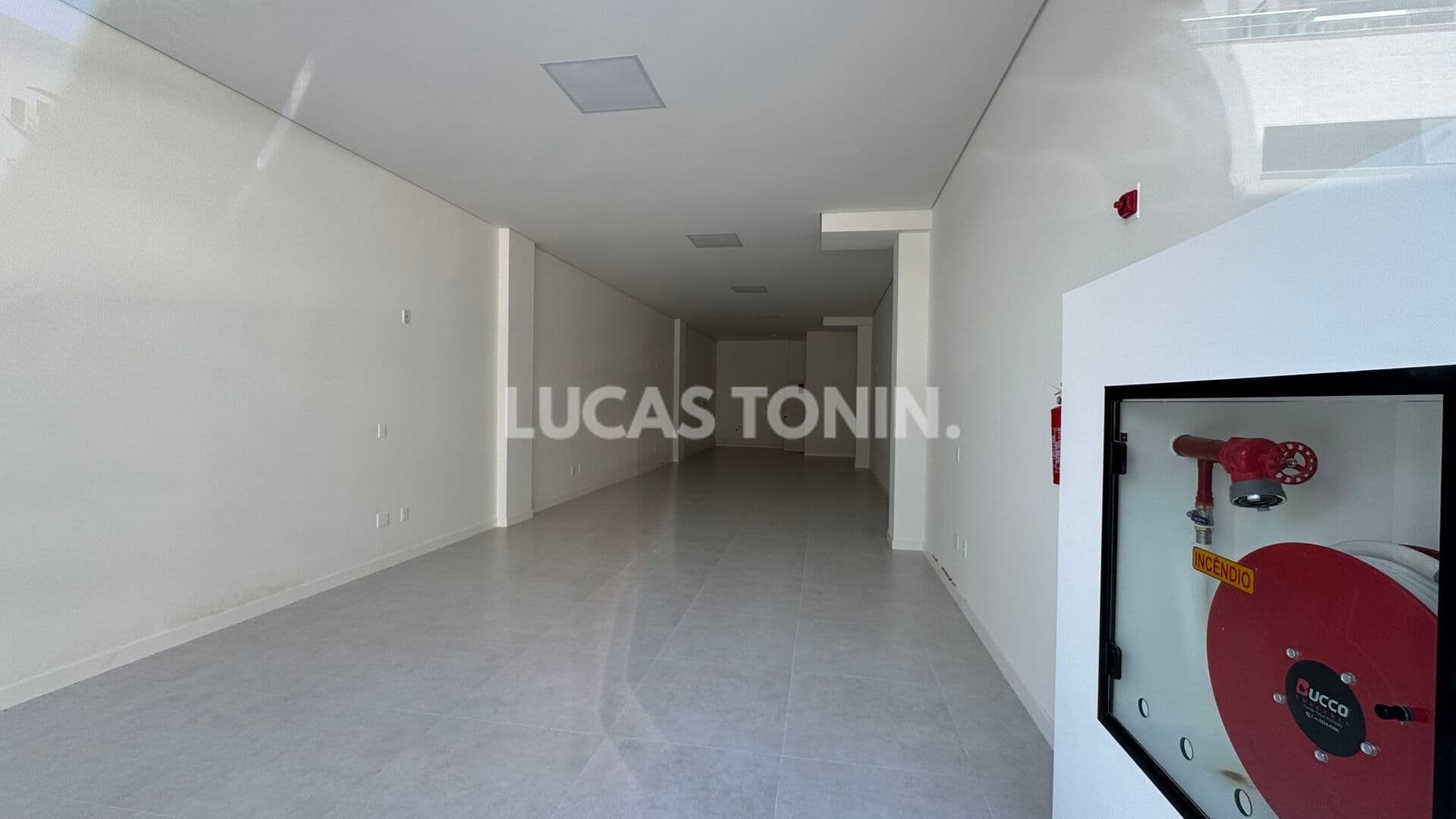 Sala Comercial no Centro Soho Village com 1 Banheiro Cozinha Oportunidade Balneário Camboriú