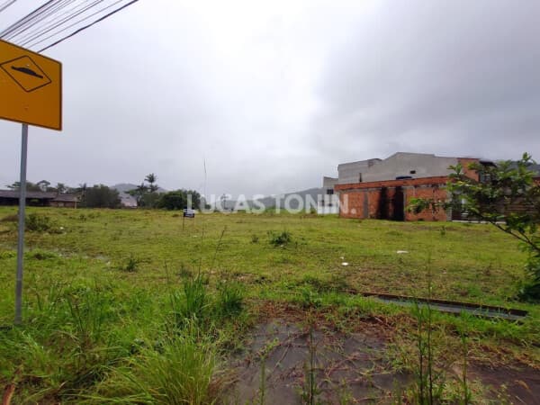 Terreno Plano de Esquina com 1442m² privativos Rio Pequeno