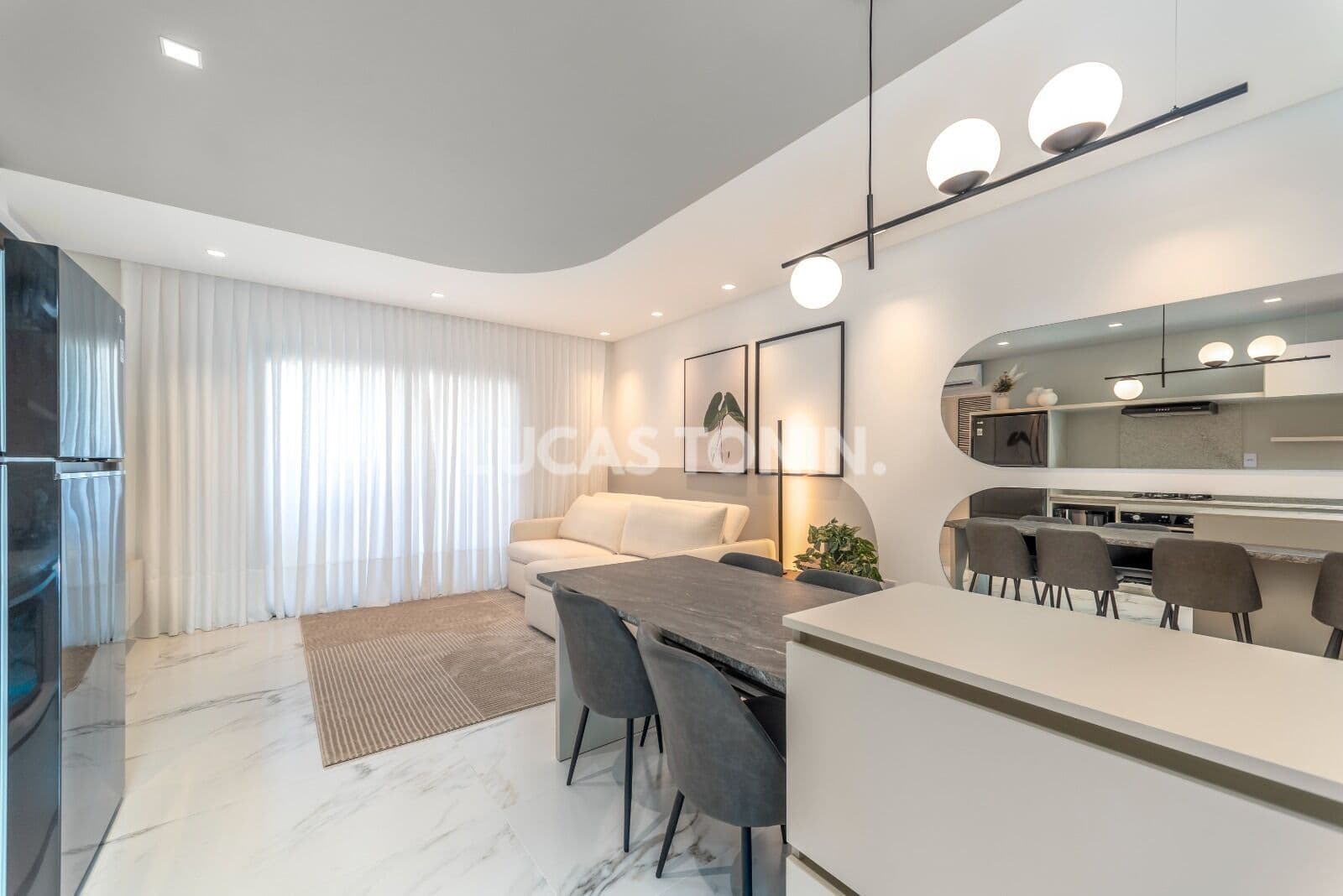 Apartamento Mobiliado no Paganini Tower Centro de Balneário Camboriú com 2 Suítes e 2 Vagas