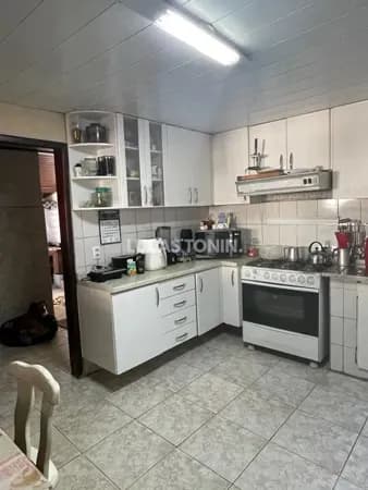 Casa Mobiliada com 3 Quartos Sendo 1 Suíte em Curitiba