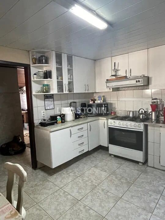 Casa Mobiliada com 3 Quartos Sendo 1 Suíte em Curitiba