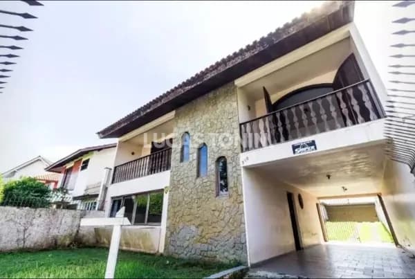 Casa com Edicula no Portão com 4 Quartos sendo 1 Suíte 5 Vagas Terreno Grande Oportunidade