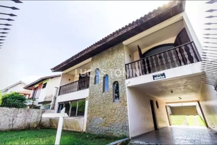 Casa com Edicula no Portão com 4 Quartos sendo 1 Suíte 5 Vagas Terreno Grande Oportunidade