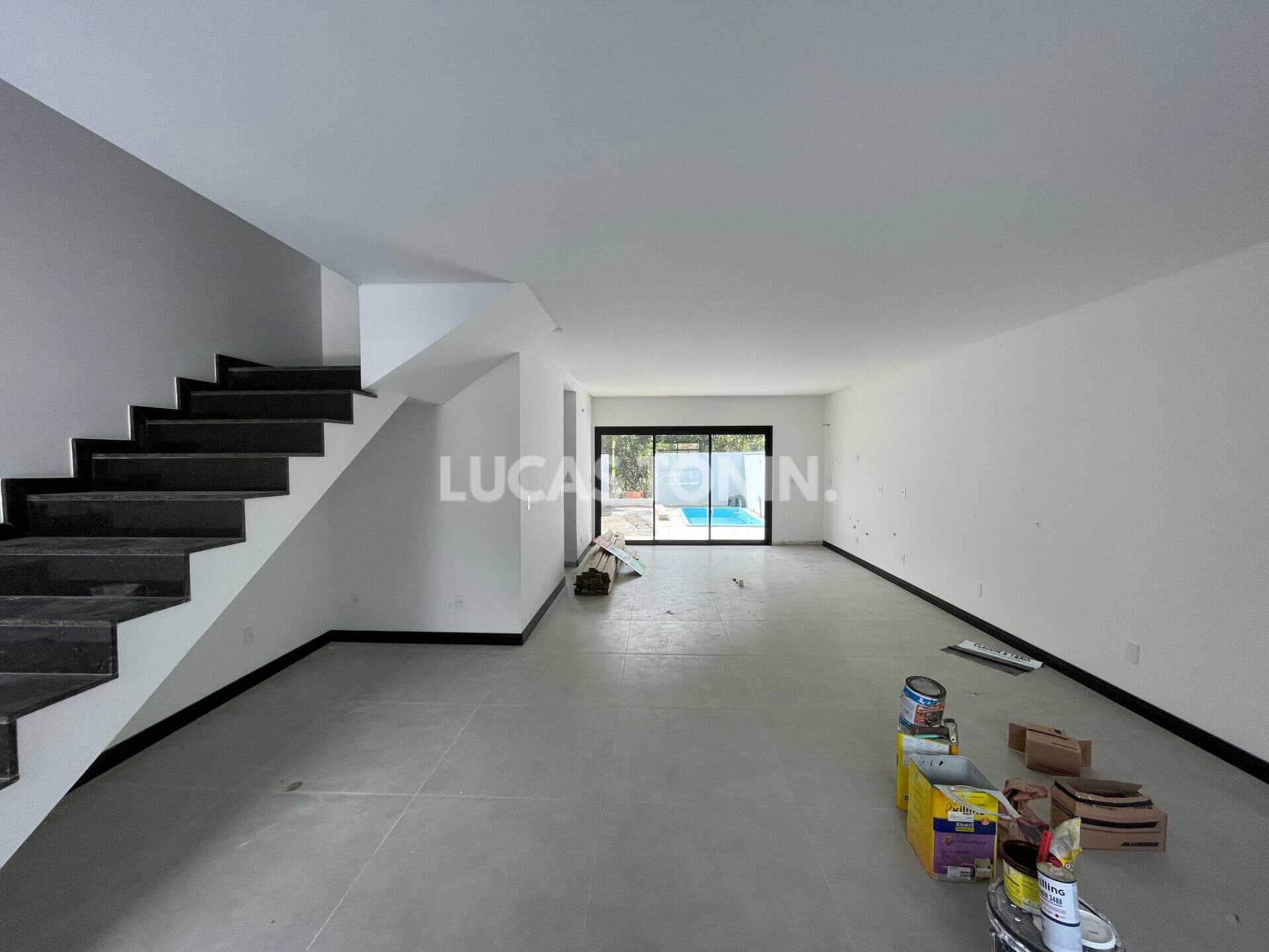 Sobrado Duplex no Terras Altas 142m² em Camboriú com 3 Suítes 2 Vagas e Piscina