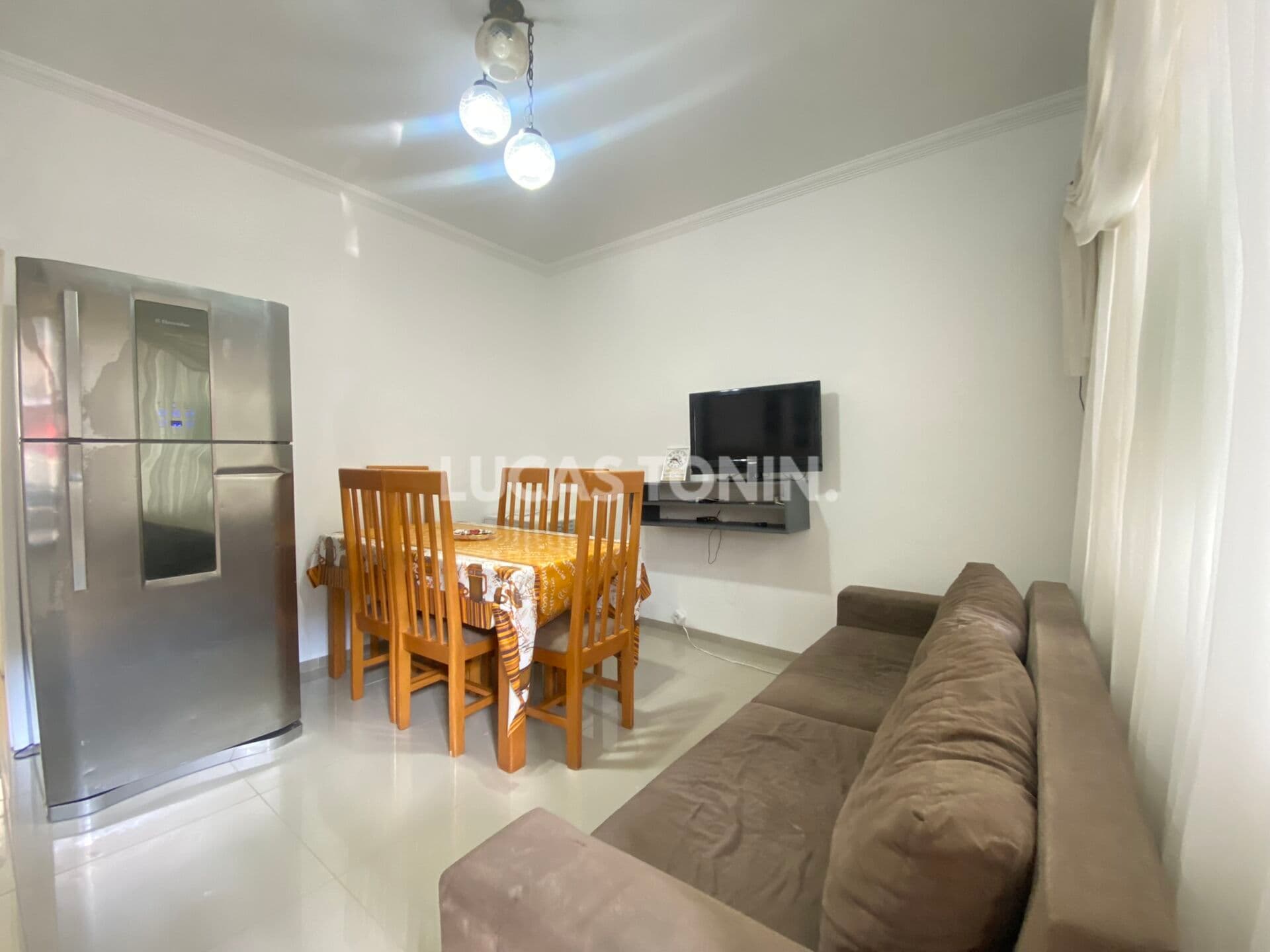 Apartamento Mobiliado na Avenida Brasil Quadra Mar Com 2 Quartos em Balneário Camboriú