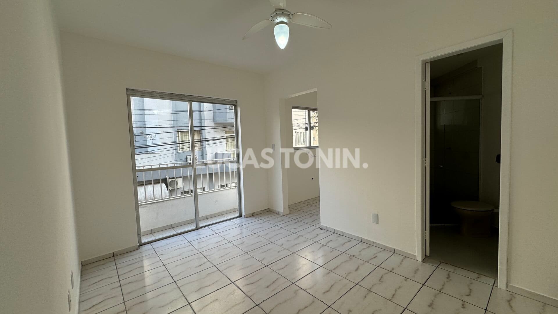Apartamento Quadra Mar em Balneário Camboriú com 2 Quartos 1 Vaga Oportunidade Reformado