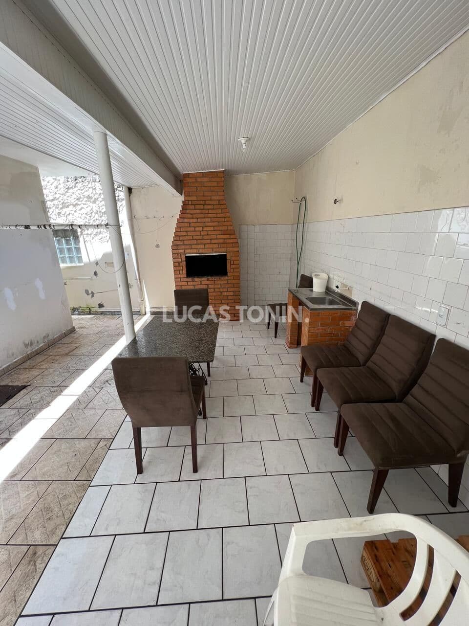 Casa Comercial para Locação com 2 Suítes 3 Vagas Nações Balneário Camboriú