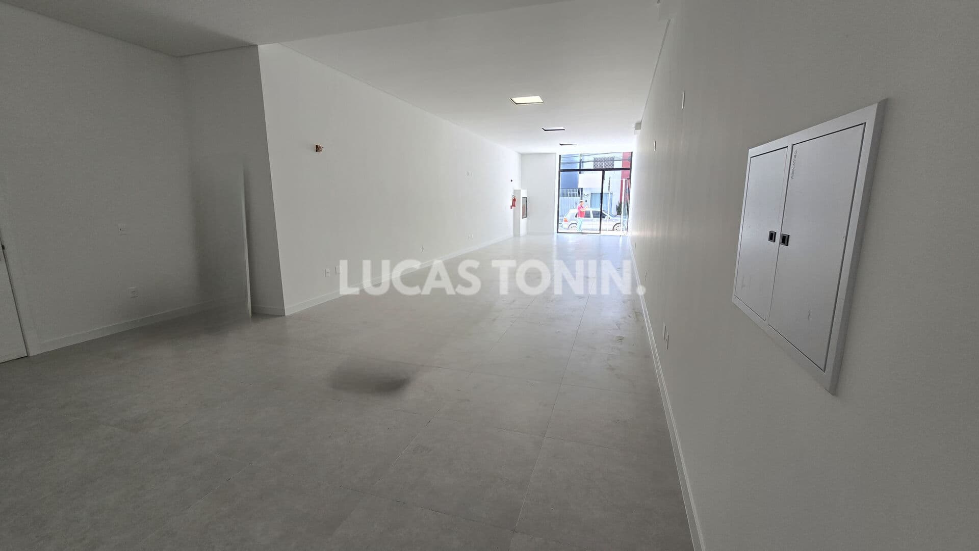 Sala Comercial Térrea no Centro de Balneário Camboriú Rua 500 Soho Village 2 Vagas