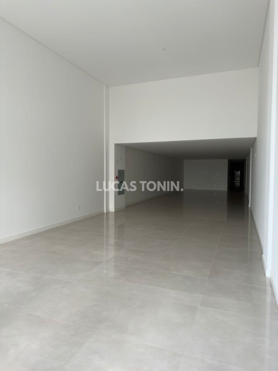 Sala Comercial Frente Mar com 2 Banheiros Pronto para Uso Balneário Camboriú
