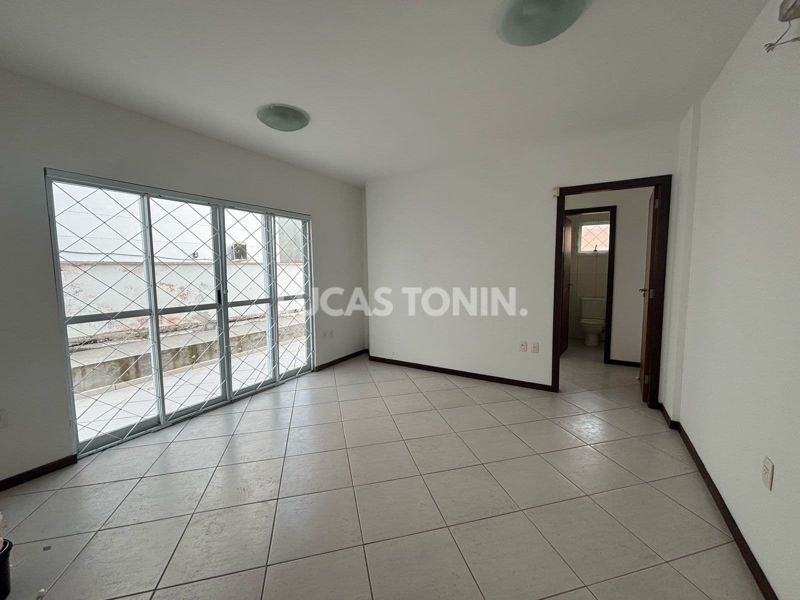 Sala Comercial Pronto Para Uso Nações Próximo Mar Balneário Camboriú