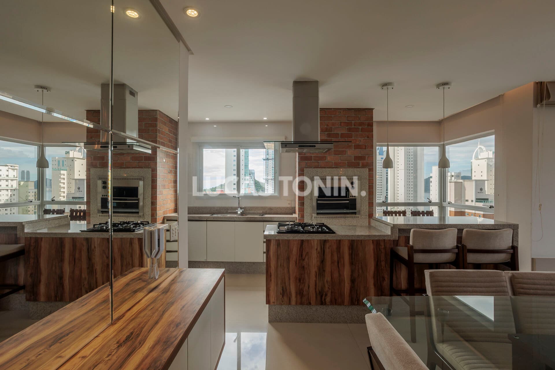 Apartamento Mobiliado 3 Suítes e 3 Vagas Torre Di Petra Vista Mar Balneário Camboriú