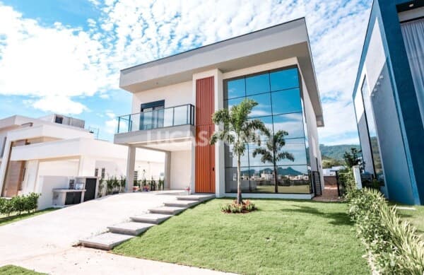 Sobrado Duplex Caledônia Private Camboriú 3 suítes 4 Vagas 315m² Moderno e Exclusivo
